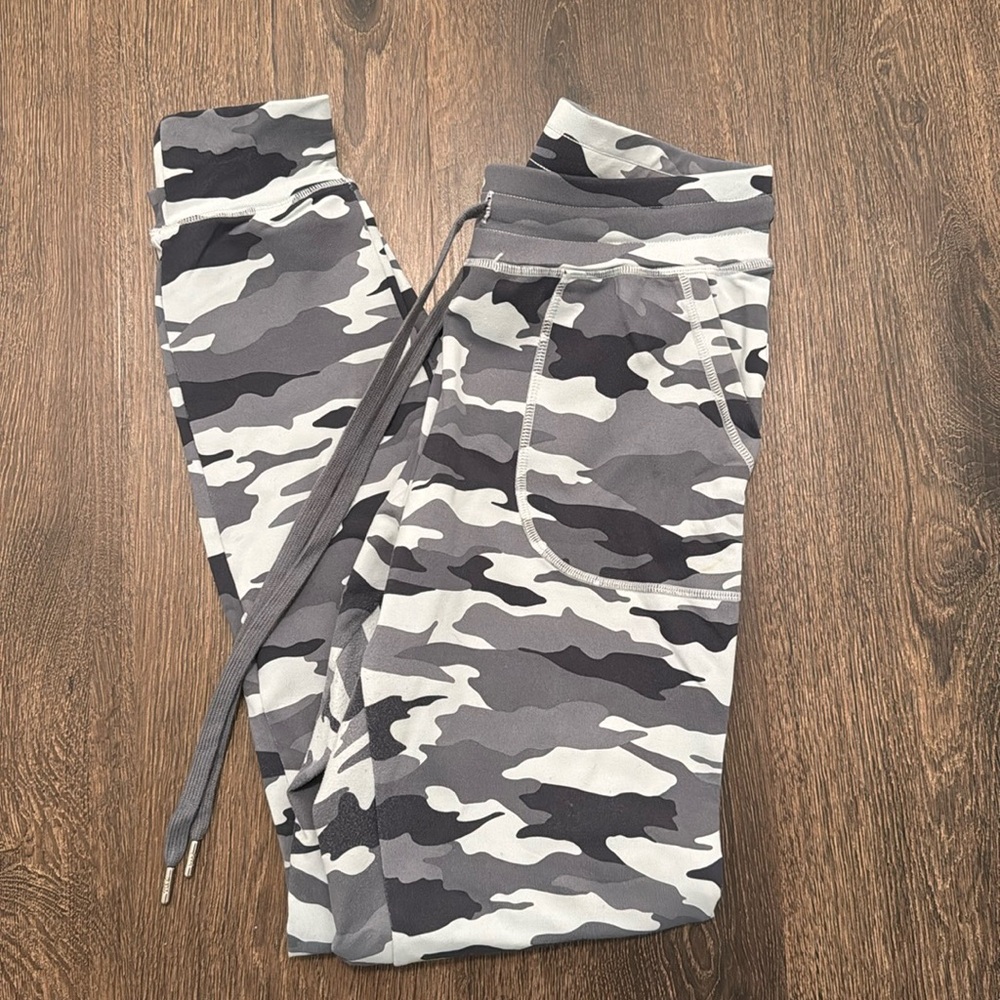 Zyia Camo Unwind Joggers